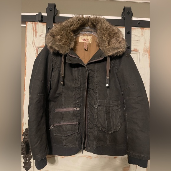 The Buckle BKE Woman’s Winter Jacket size XL w/removable hood & faux fur collar - Picture 1 of 8